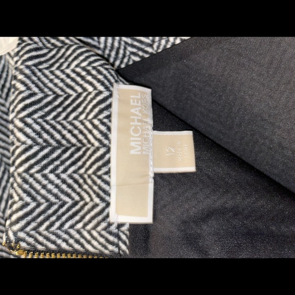 Michael Kors Pencil Skirt Size 12 Black & White Zig Zag Pattern - Picture 4 of 5